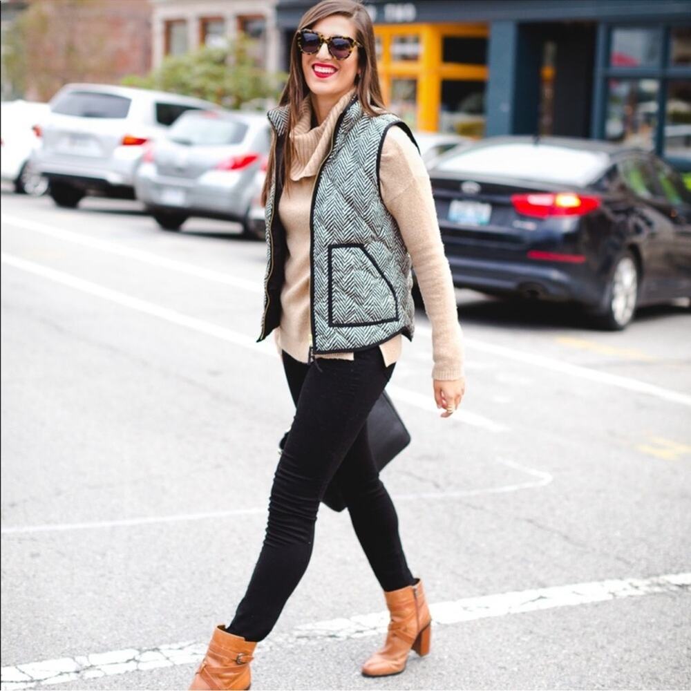 J. Crew Tan & Black Down Excursion Herringbone Quilted Full Zip Vest Size Small - Picture 8 of 13